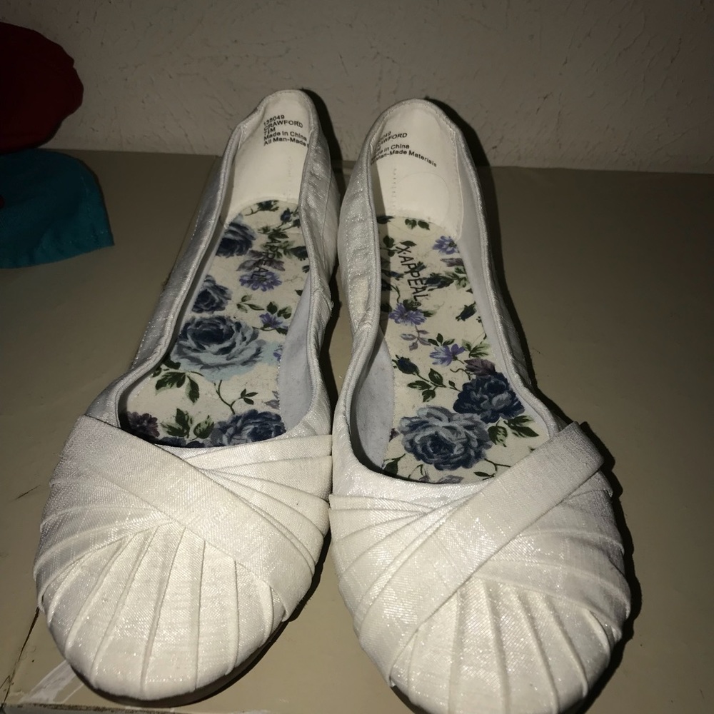 White flats. Hardly worn!